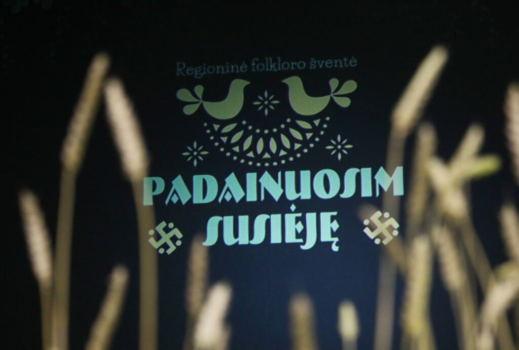 Folkloro šventė „Padainuosim susiėję“ ir pirmasis Ukmergės krašto dainynas