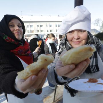 Iškepk blyną savo kaimynui!