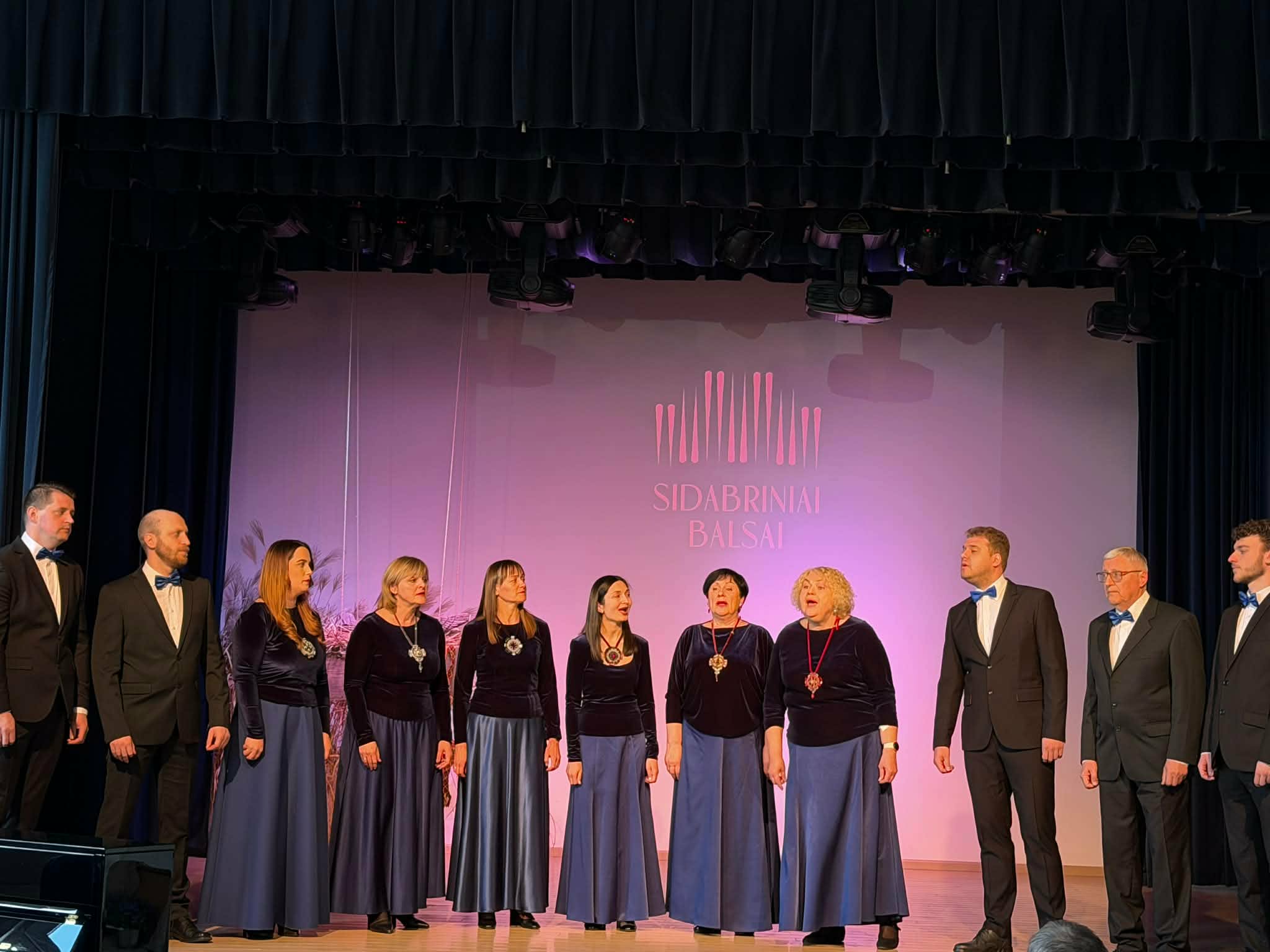 Sveikiname kolektyvus!